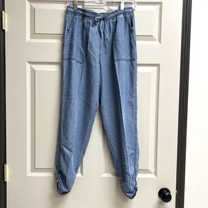 Medium Wash Comfort Jeans